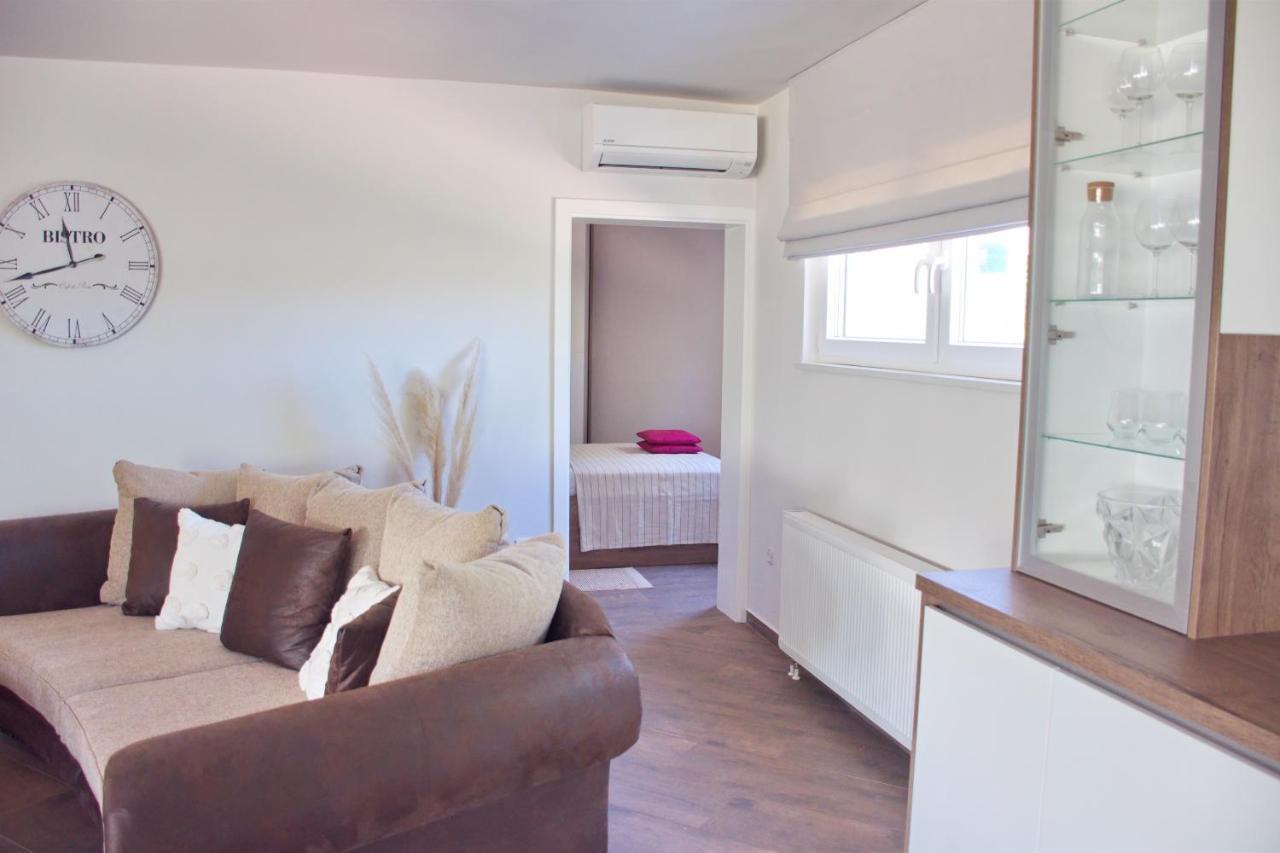 Retro & Fancy Lld Apartman Novalja